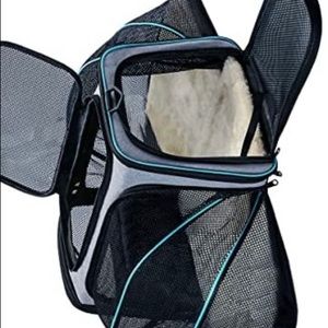 Expandable pet carrier